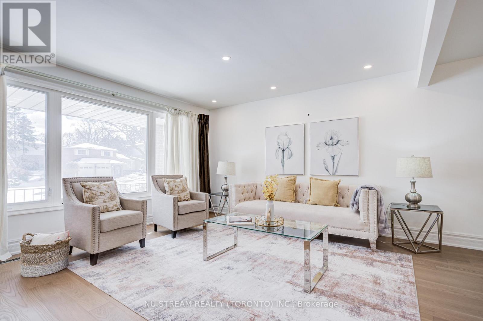 8 Hemingway Crescent, Markham, Ontario  L3R 2A4 - Photo 4 - N13141156