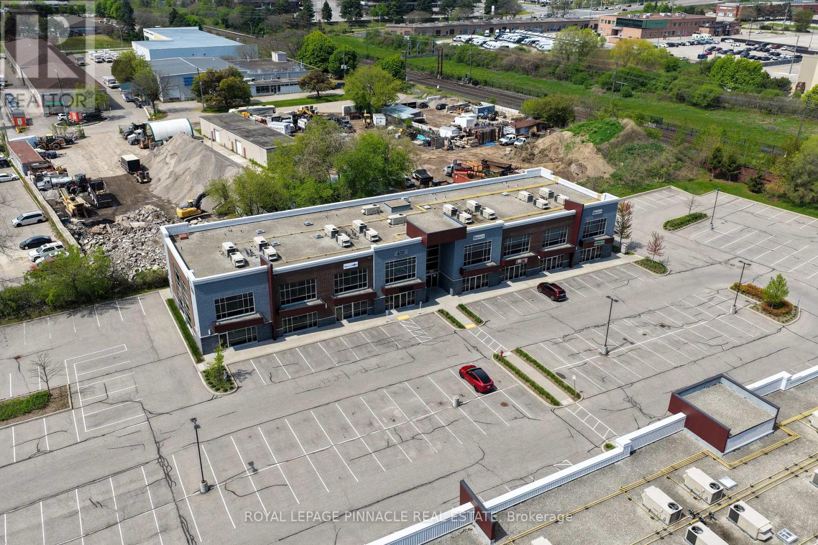 5 - 233 Speers Road, Oakville, Ontario  L6K 0J5 - Photo 5 - W13141164