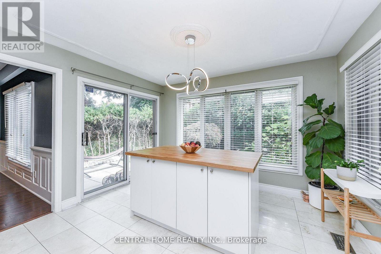 4 Robaldon Road, Toronto, Ontario  M9A 5A7 - Photo 12 - W13141174