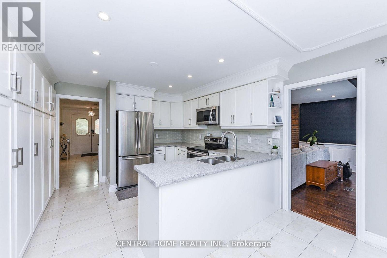4 Robaldon Road, Toronto, Ontario  M9A 5A7 - Photo 15 - W13141174