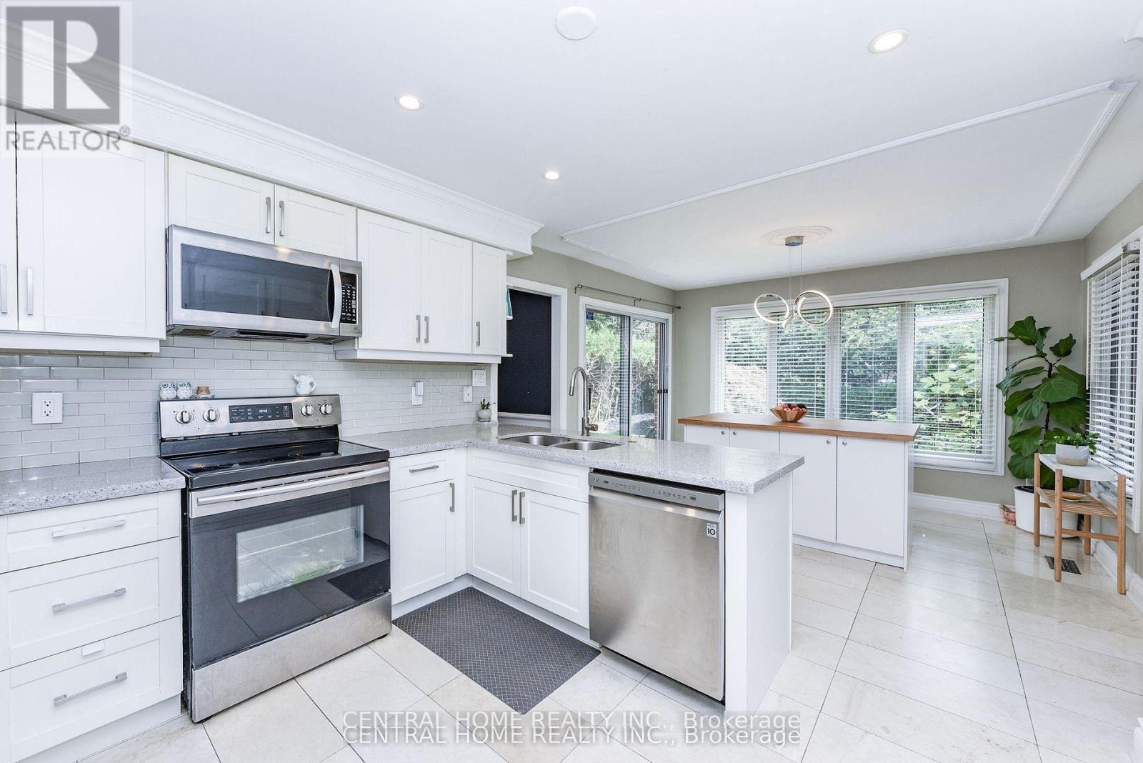 4 Robaldon Road, Toronto, Ontario  M9A 5A7 - Photo 17 - W13141174