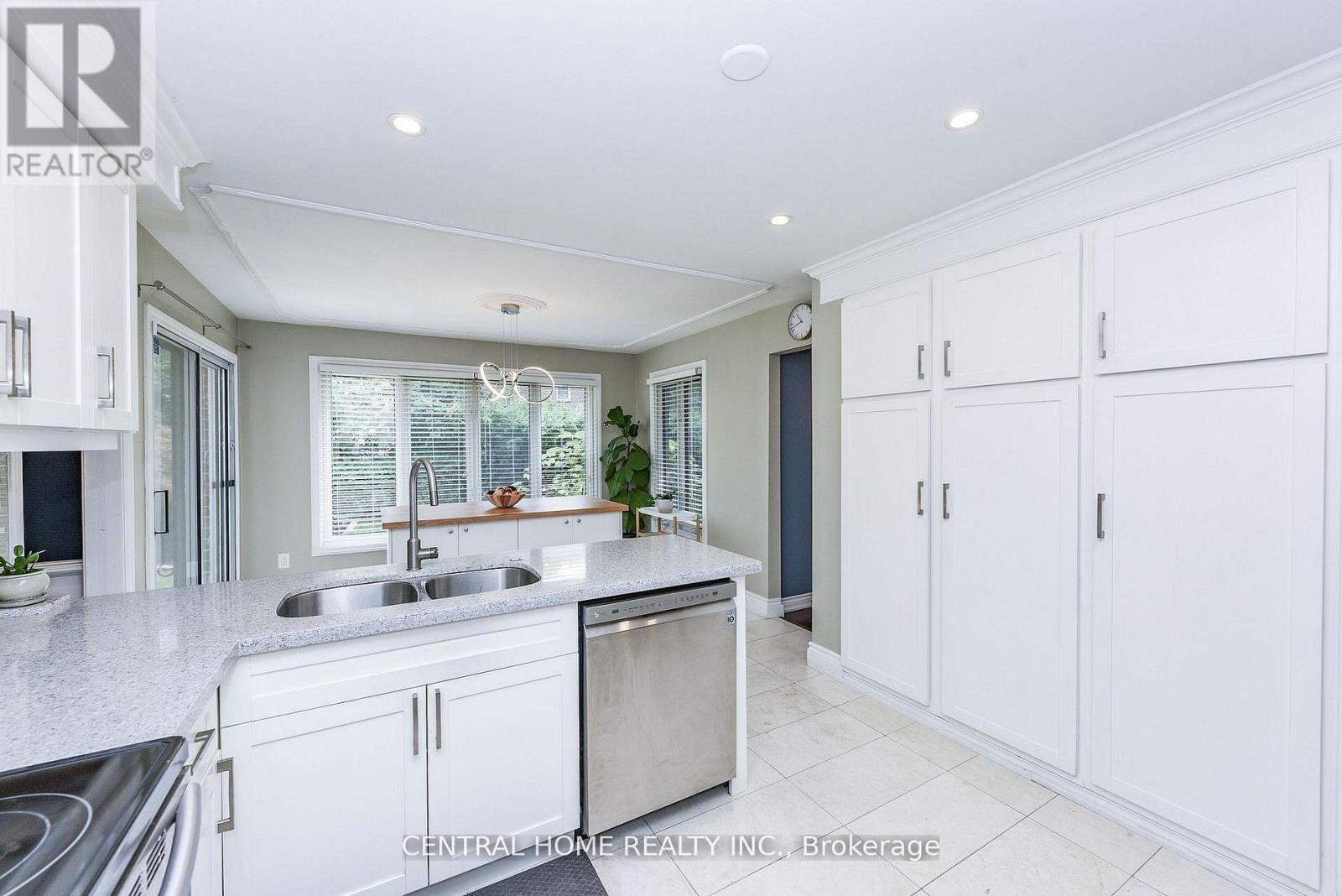 4 Robaldon Road, Toronto, Ontario  M9A 5A7 - Photo 18 - W13141174