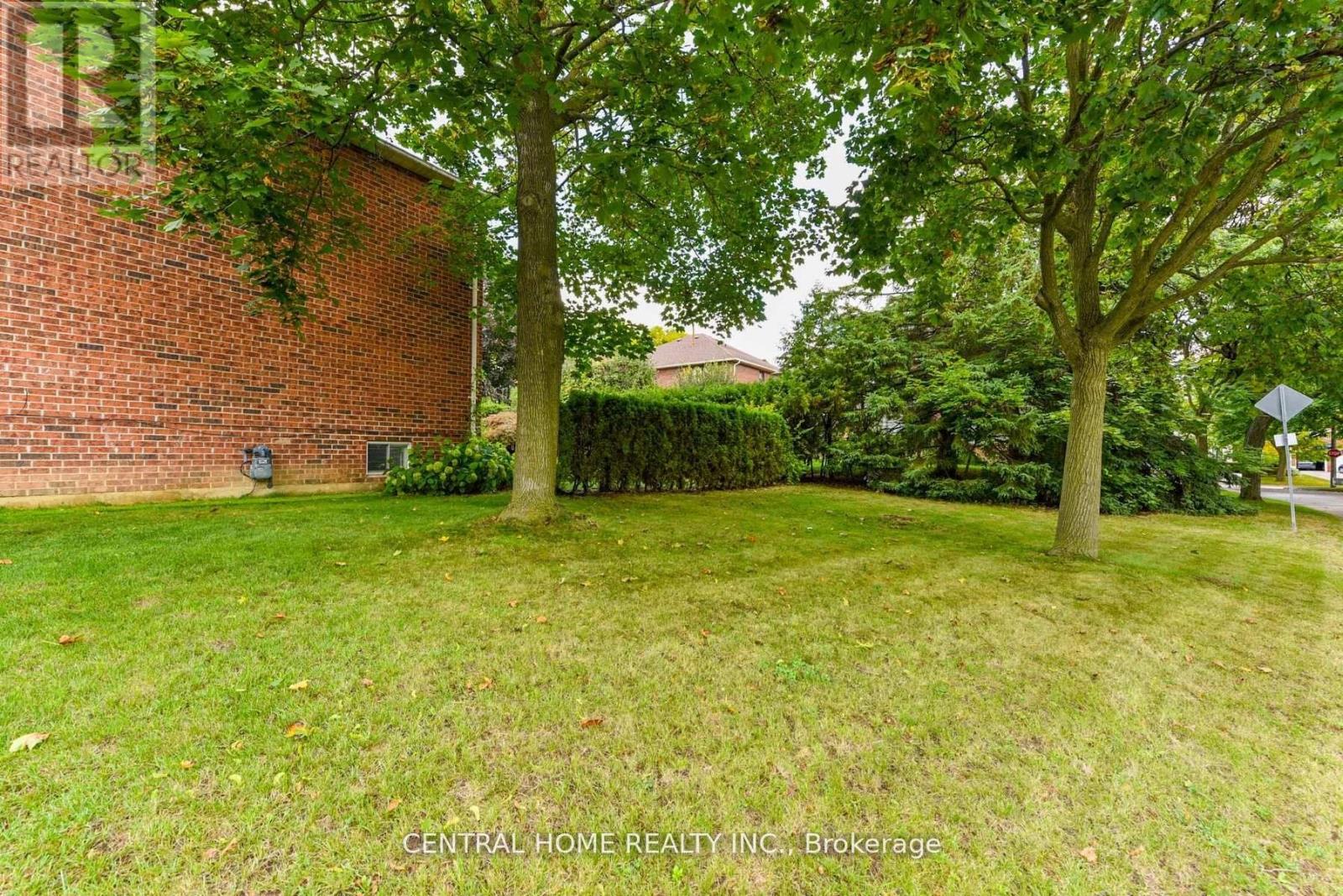 4 Robaldon Road, Toronto, Ontario  M9A 5A7 - Photo 3 - W13141174