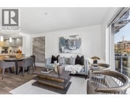 211 221 E 3RD STREET, North Vancouver, British Columbia