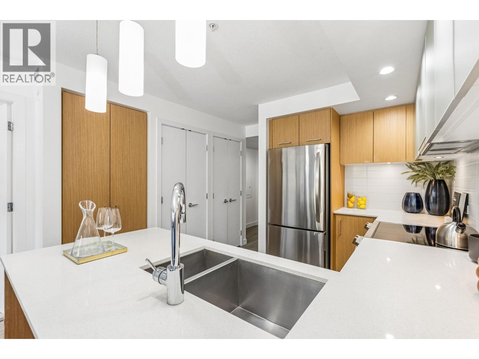 211 221 E 3rd Street, North Vancouver, British Columbia  V7L 0C1 - Photo 4 - R3111465
