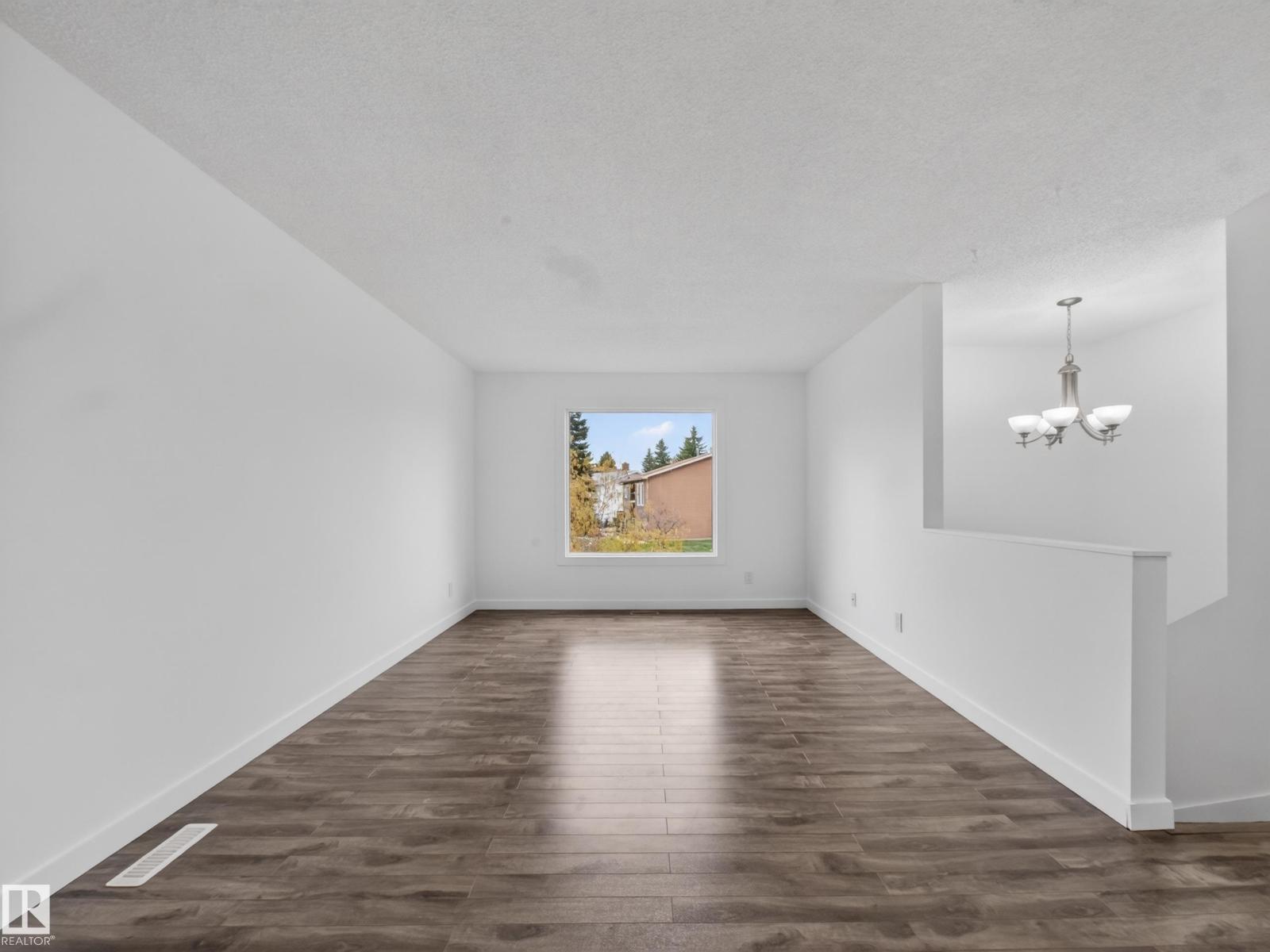 3520 49a Street Nw, Edmonton, Alberta  T6L 3V9 - Photo 4 - E4488486