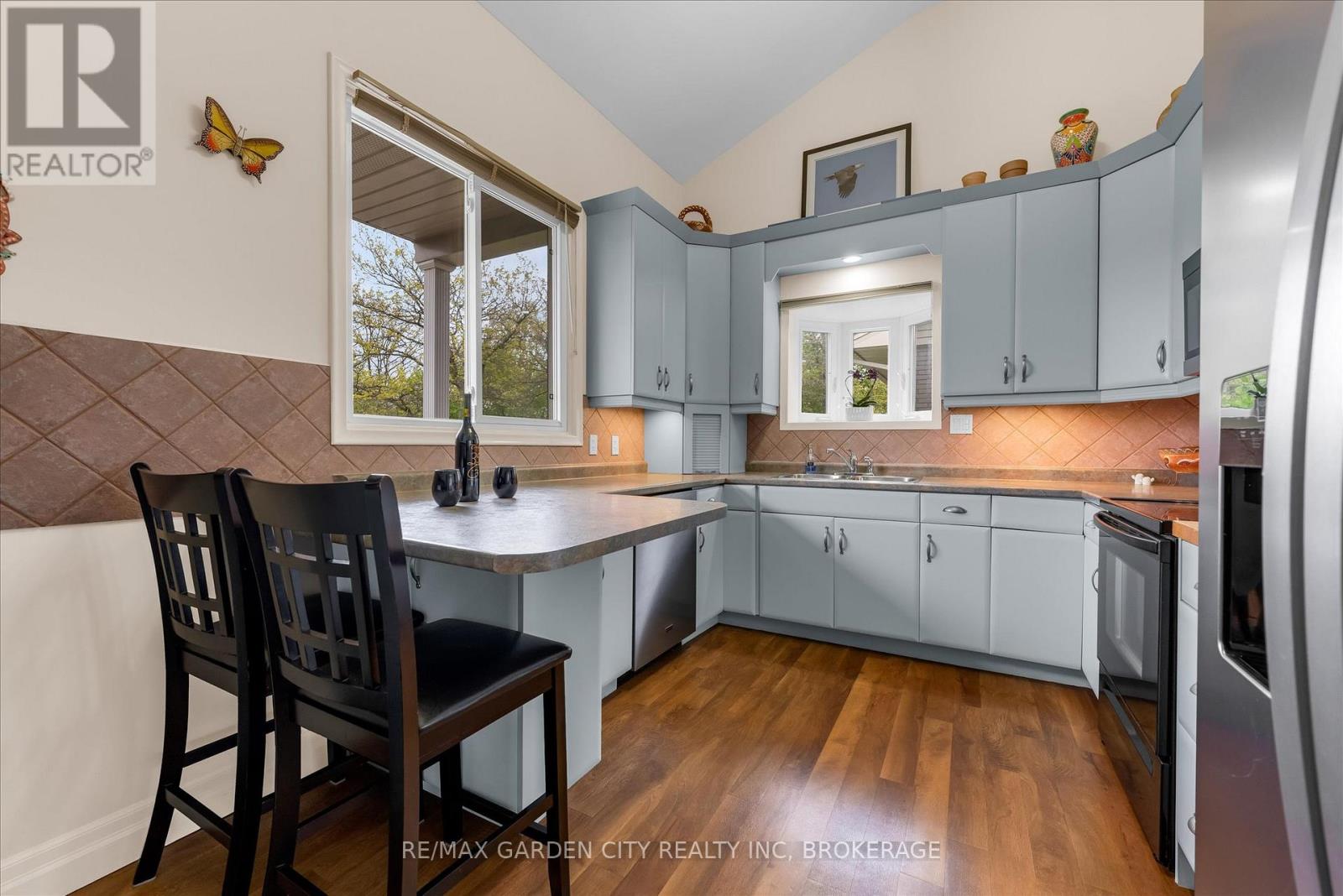 44 Alexandra Boulevard, St. Catharines, Ontario  L2P 1J9 - Photo 4 - X13133612