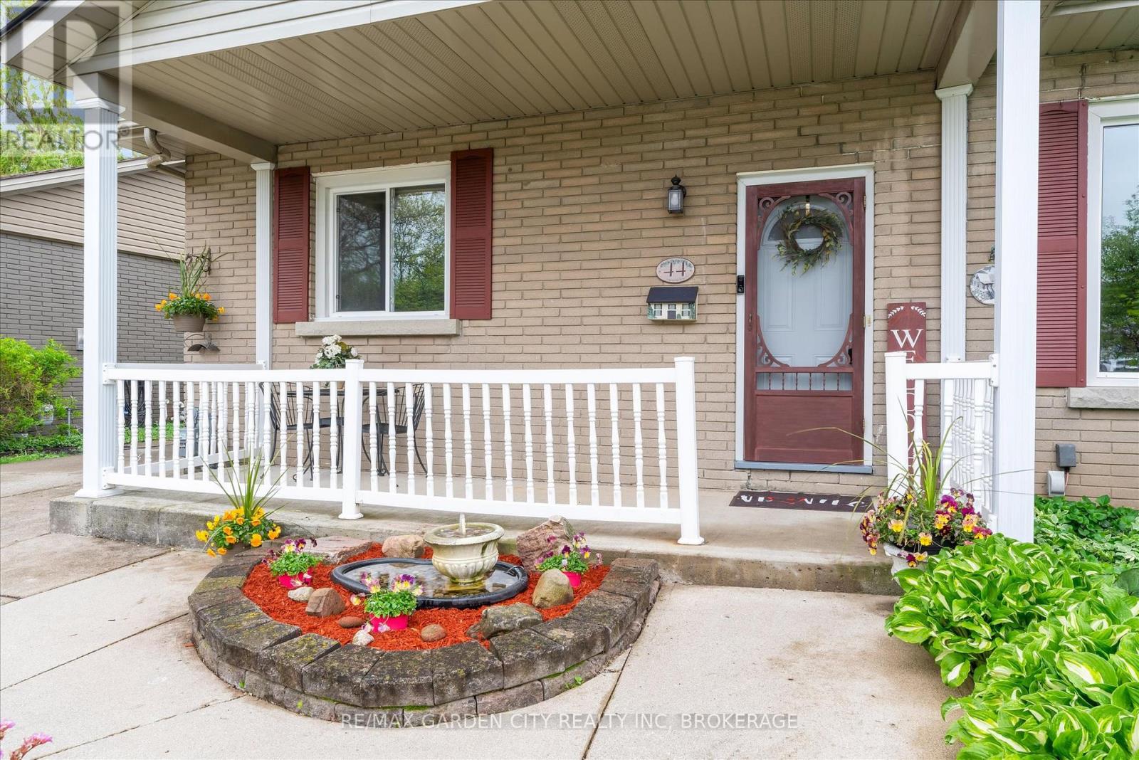 44 Alexandra Boulevard, St. Catharines, Ontario  L2P 1J9 - Photo 3 - X13133612