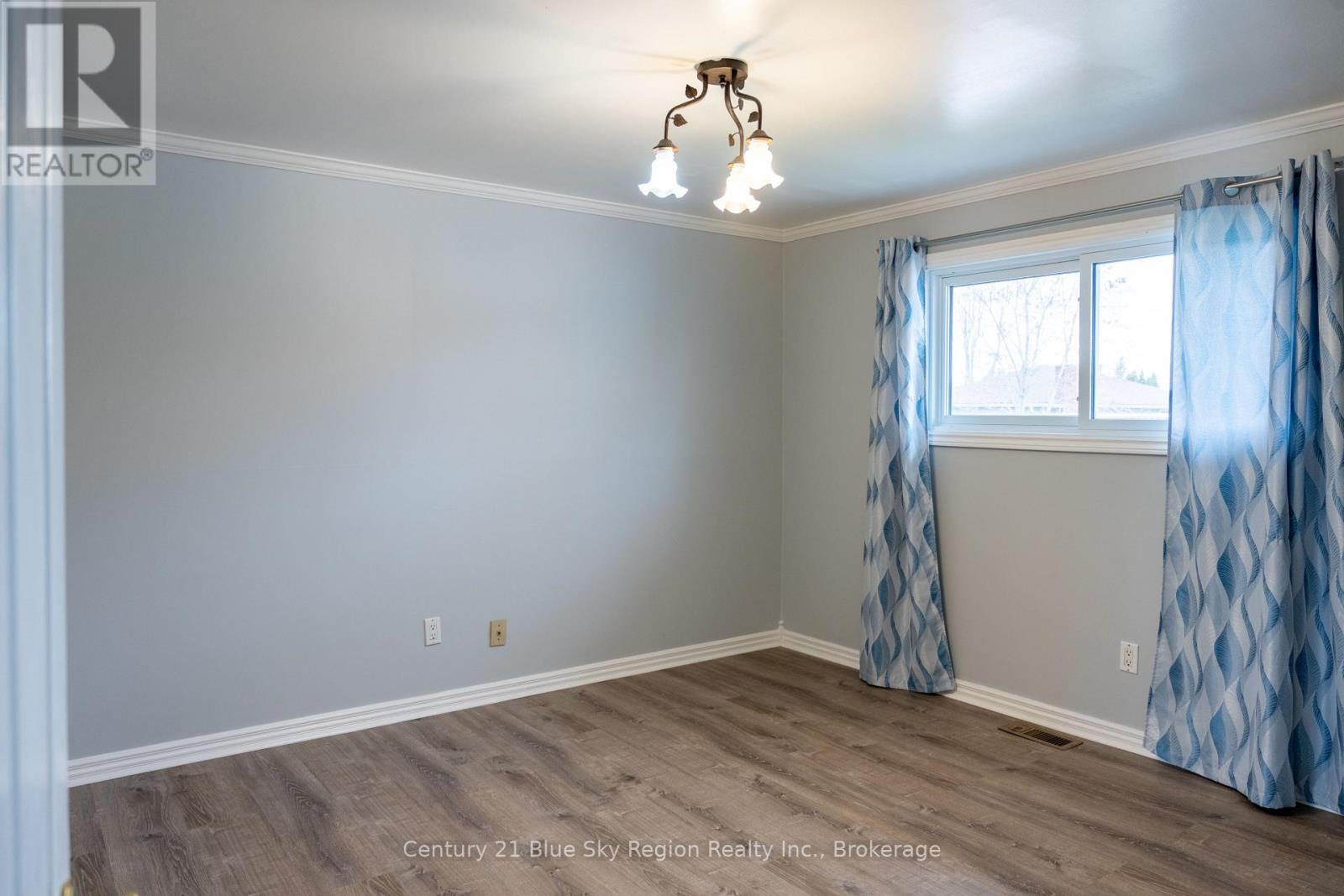 22 Nightingale Drive, North Bay, Ontario  P1A 2R2 - Photo 2 - X13132894