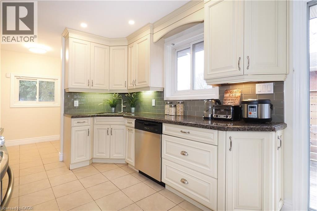 163 Pinegrove Crescent, Waterloo, Ontario  N2L 4T9 - Photo 4 - 40828022