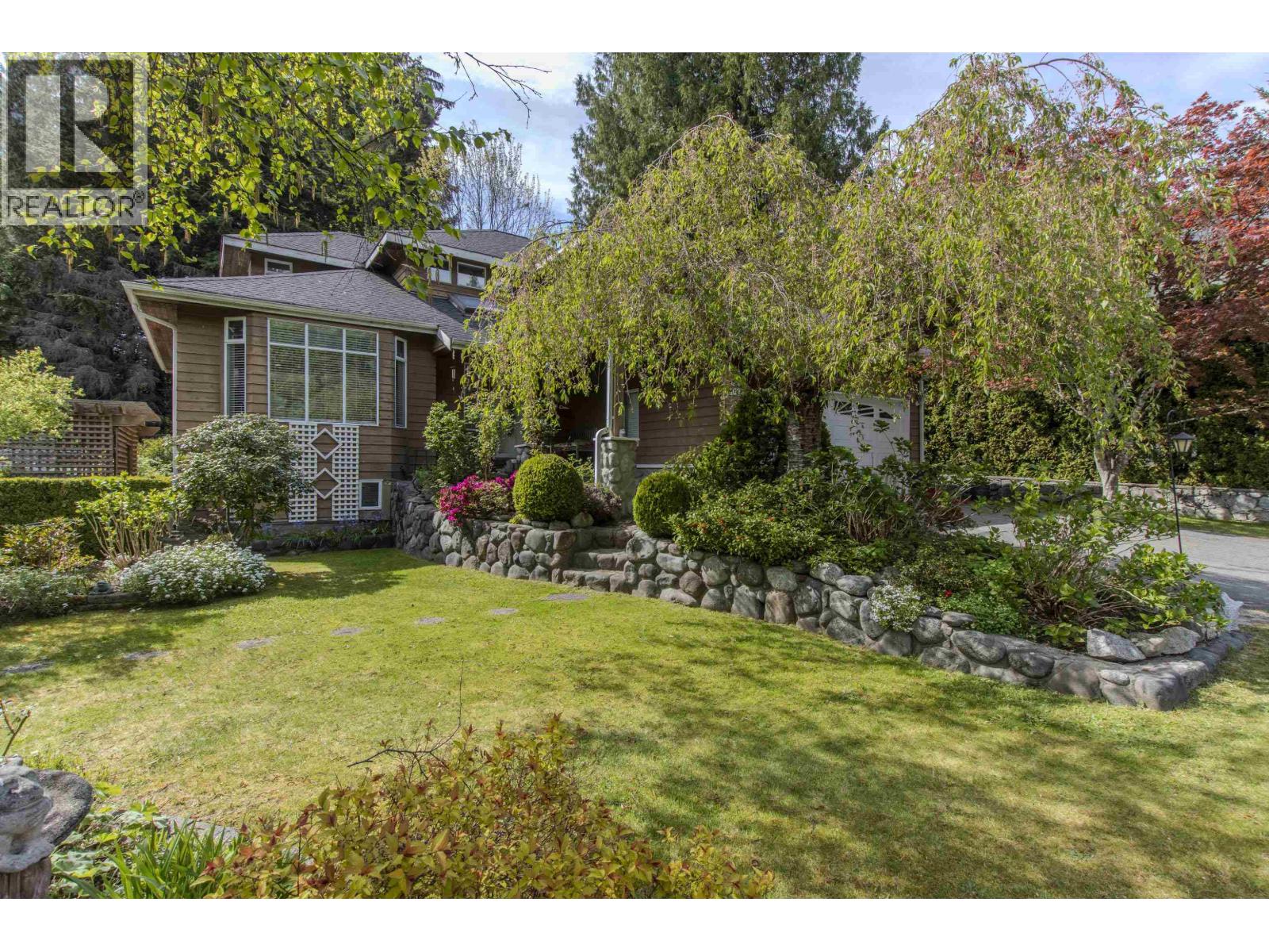 40767 Thunderbird Ridge, Squamish, British Columbia  V0N 1T0 - Photo 3 - R3124324