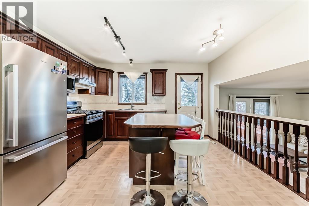 3708 Douglas Ridge Way SE, Calgary, Alberta  T2Z 3B6 - Photo 3 - A2277381