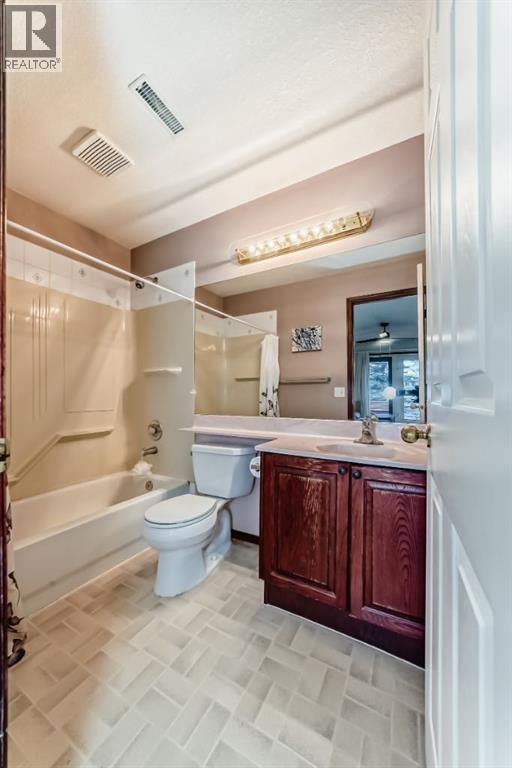 3708 Douglas Ridge Way SE, Calgary, Alberta  T2Z 3B6 - Photo 30 - A2277381
