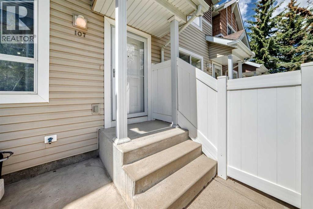 107 Tuscany Court NW, Calgary, Alberta  T3L 2Y9 - Photo 2 - A2311913