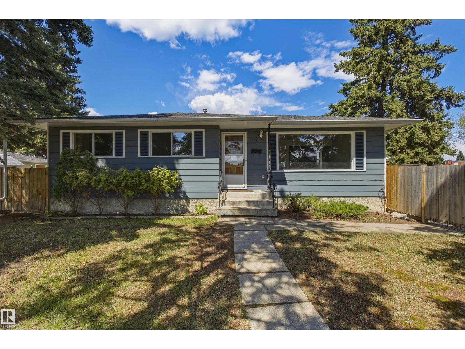 7604 142 AV NW, edmonton, Alberta