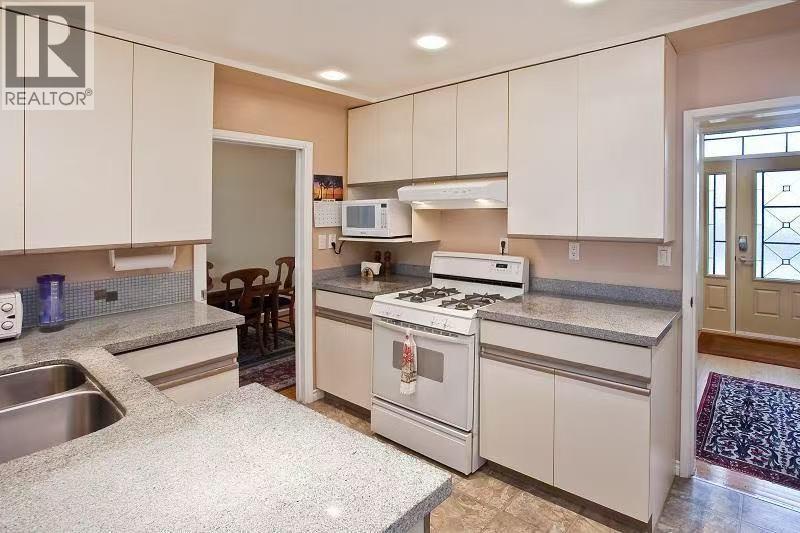 676 Sylvan Avenue, North Vancouver, British Columbia  V7R 2E9 - Photo 2 - R3124670