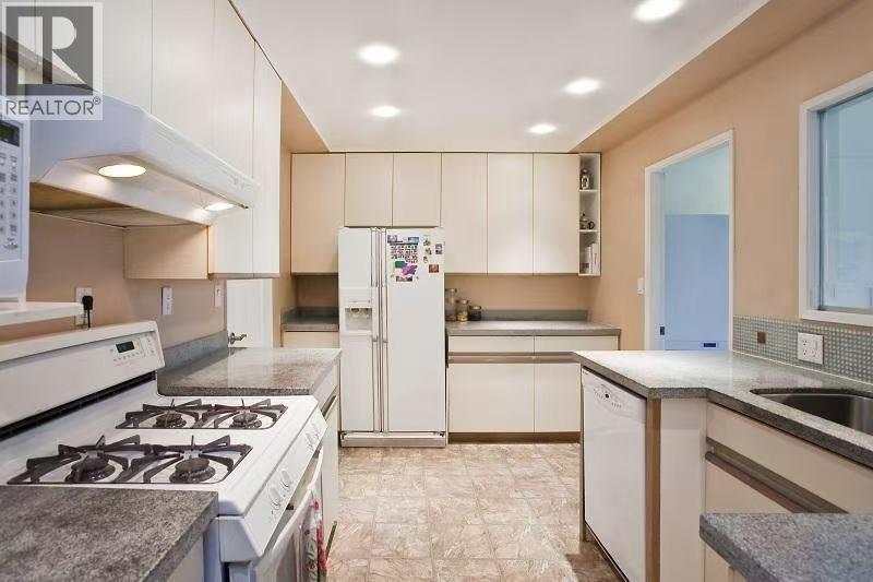 676 Sylvan Avenue, North Vancouver, British Columbia  V7R 2E9 - Photo 4 - R3124670