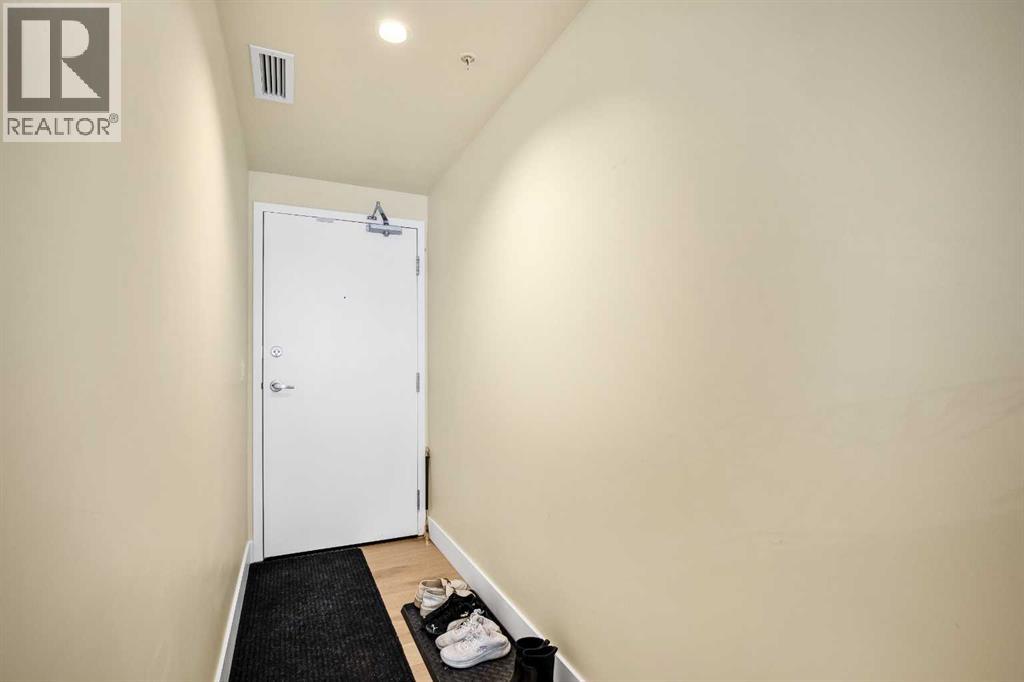 402, 3830 Brentwood Road Nw, Calgary, Alberta T2L 2T9 - Photo 2 - A2304317