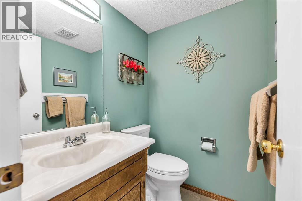 288 Deer Run Crescent SE, Calgary, Alberta  T2J 5N5 - Photo 12 - A2309641