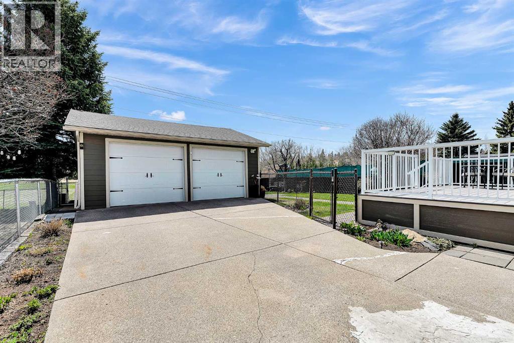 288 Deer Run Crescent SE, Calgary, Alberta  T2J 5N5 - Photo 35 - A2309641