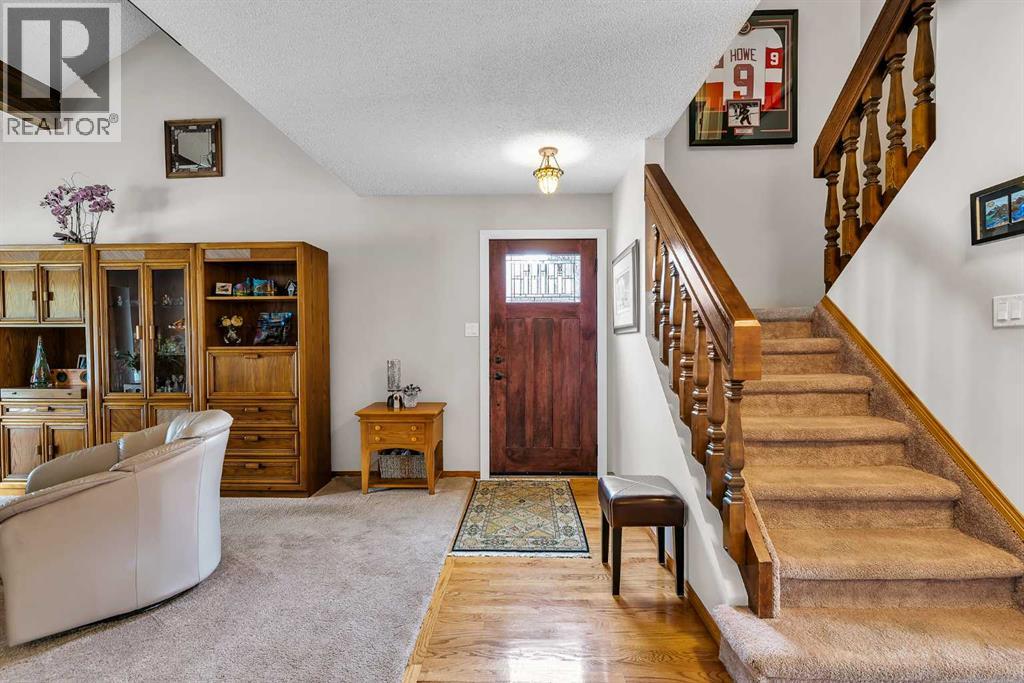 288 Deer Run Crescent SE, Calgary, Alberta  T2J 5N5 - Photo 11 - A2309641