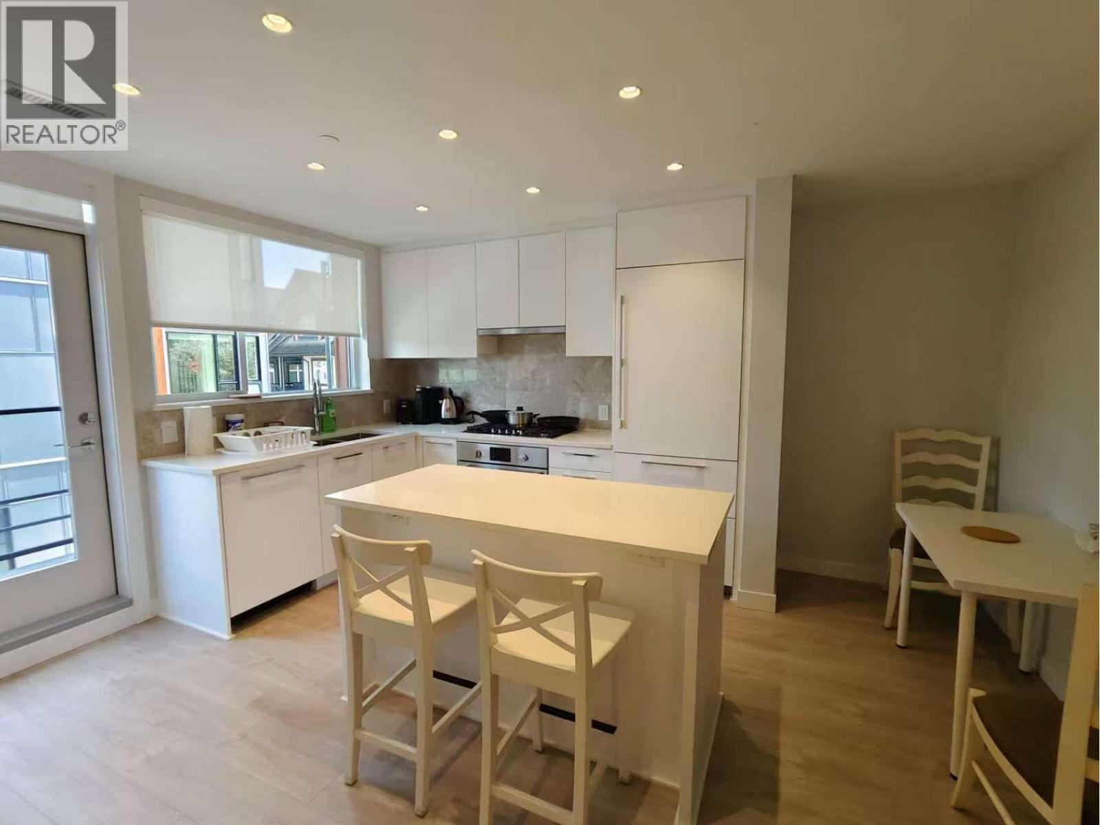 Th11 Shared 2728 Acadia Rd Road, Vancouver, British Columbia  V6T 0E5 - Photo 2 - R3124674