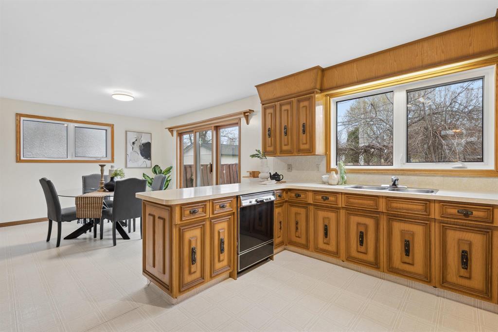 256 Kingsford Avenue, Winnipeg, Manitoba  R2G 0J3 - Photo 6 - 202608693