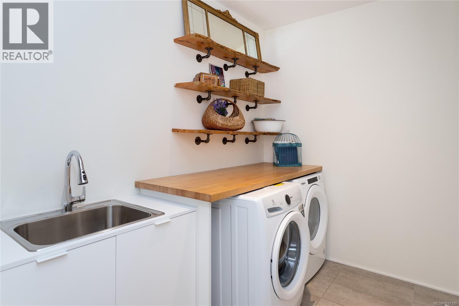 1427 Walnut St, Victoria, British Columbia V8R 1Y7 - Photo 25 - 1037199