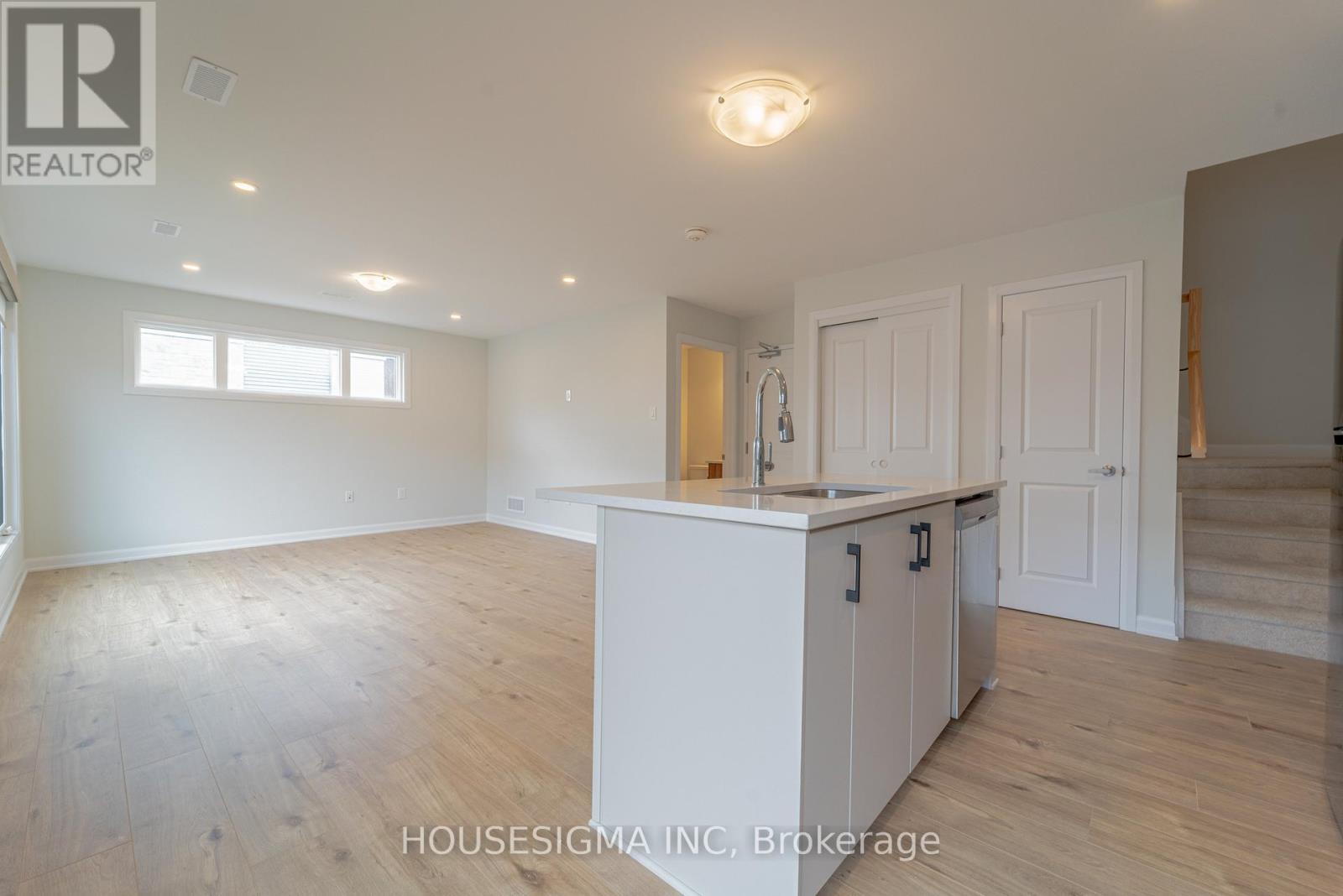 1136 Creekway Private, Ottawa, Ontario  K2T 0S9 - Photo 3 - X13141326