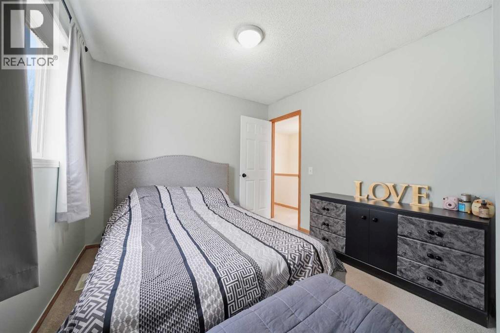 68 Bridleridge Gardens SW, Calgary, Alberta  T2Y 4C9 - Photo 17 - A2306132