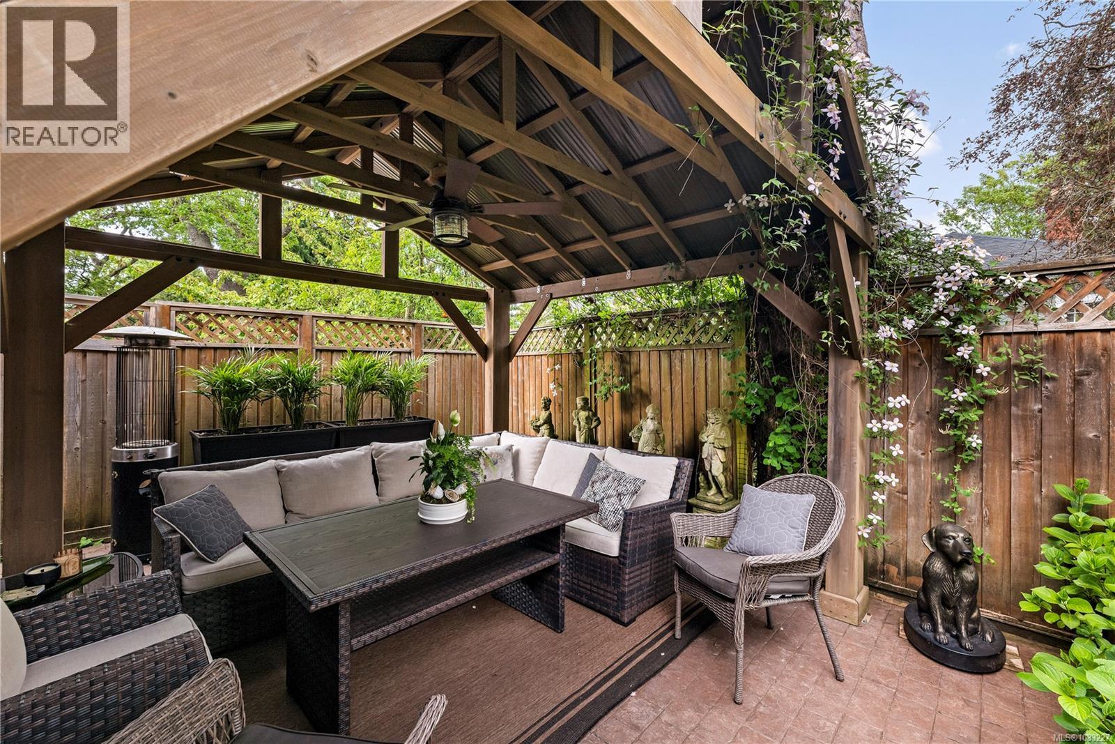1069 Joan Cres, Victoria, British Columbia  V8S 3L3 - Photo 46 - 1033227