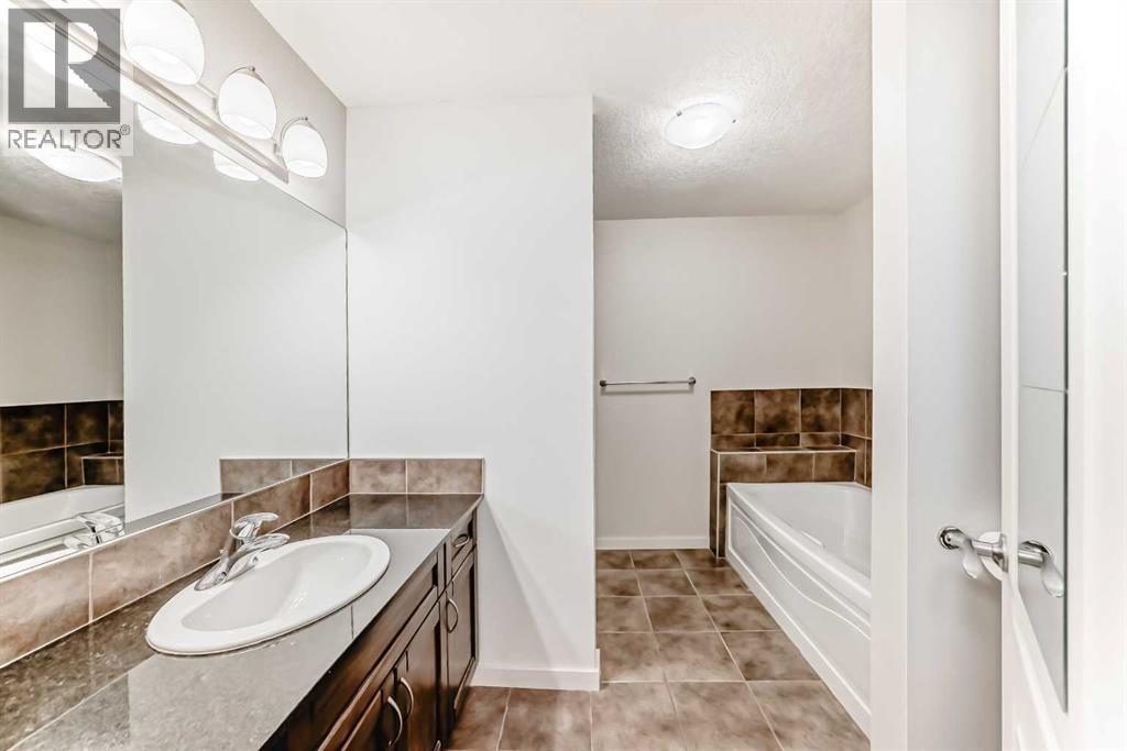 208, 141 Mountain Street, Cochrane, Alberta  T4C 1Z5 - Photo 12 - A2297162