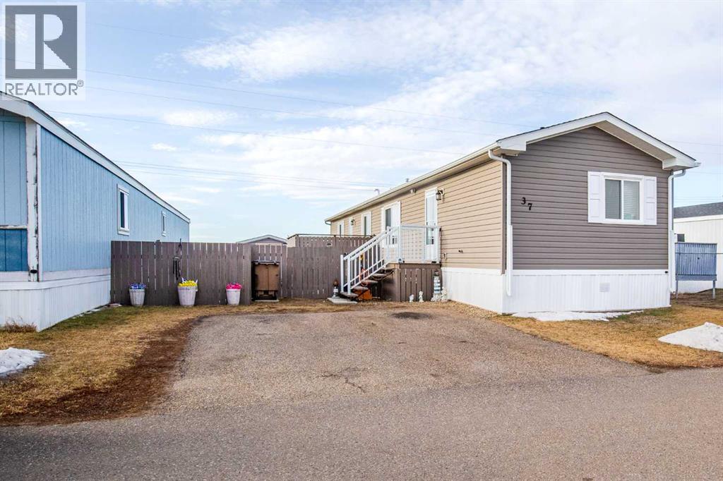 37 Maple Drive, Brooks, Alberta  T1R 1J2 - Photo 1 - A2281640