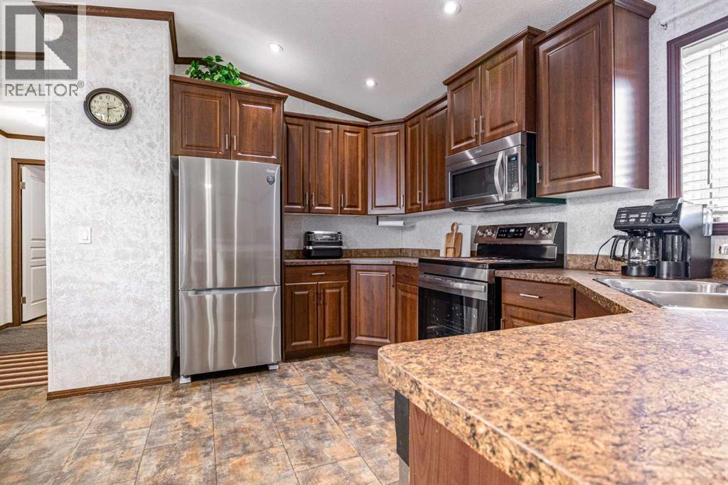 37 Maple Drive, Brooks, Alberta  T1R 1J2 - Photo 6 - A2281640