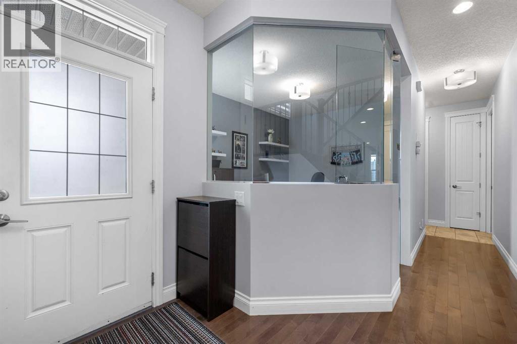 15 Sherwood Square NW, Calgary, Alberta  T3R 0N7 - Photo 2 - A2311621