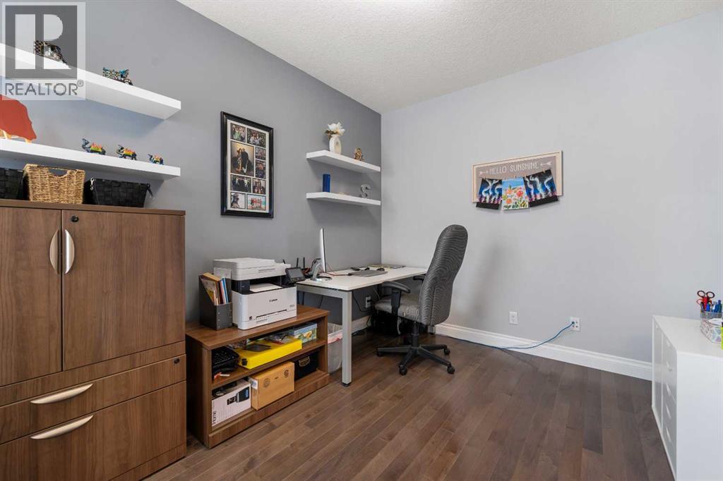 15 Sherwood Square NW, Calgary, Alberta  T3R 0N7 - Photo 4 - A2311621