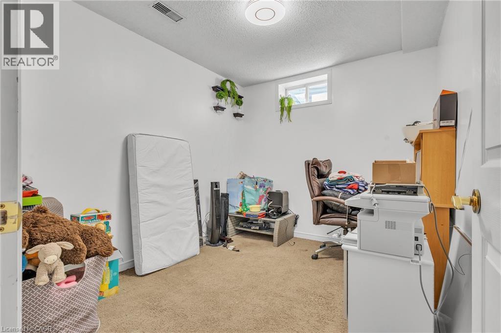 425 Erinbrook Drive, Kitchener, Ontario  N2E 3S4 - Photo 38 - 40831083