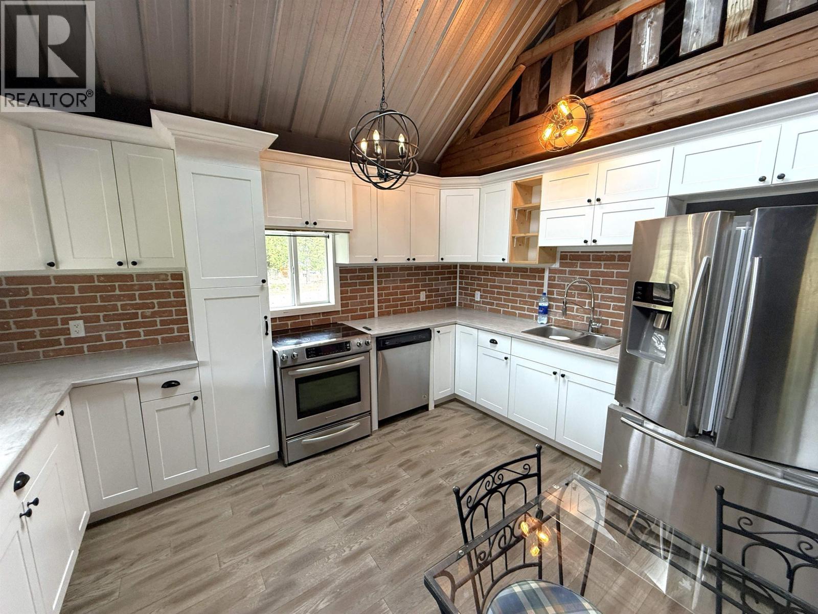 7058 93 Mile Loop Road, 100 Mile House, British Columbia  V0K 2E2 - Photo 12 - R3123106