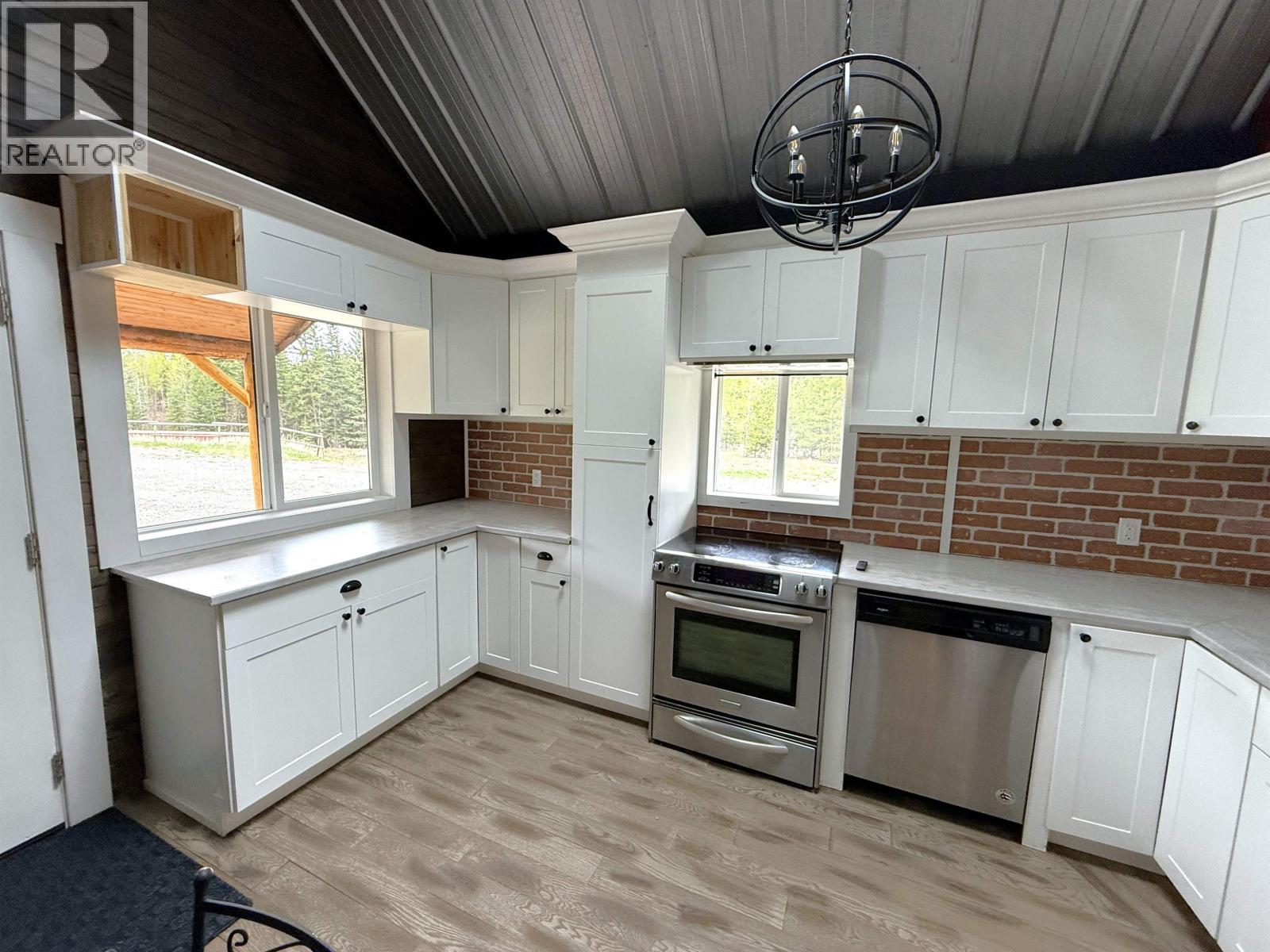 7058 93 Mile Loop Road, 100 Mile House, British Columbia  V0K 2E2 - Photo 13 - R3123106