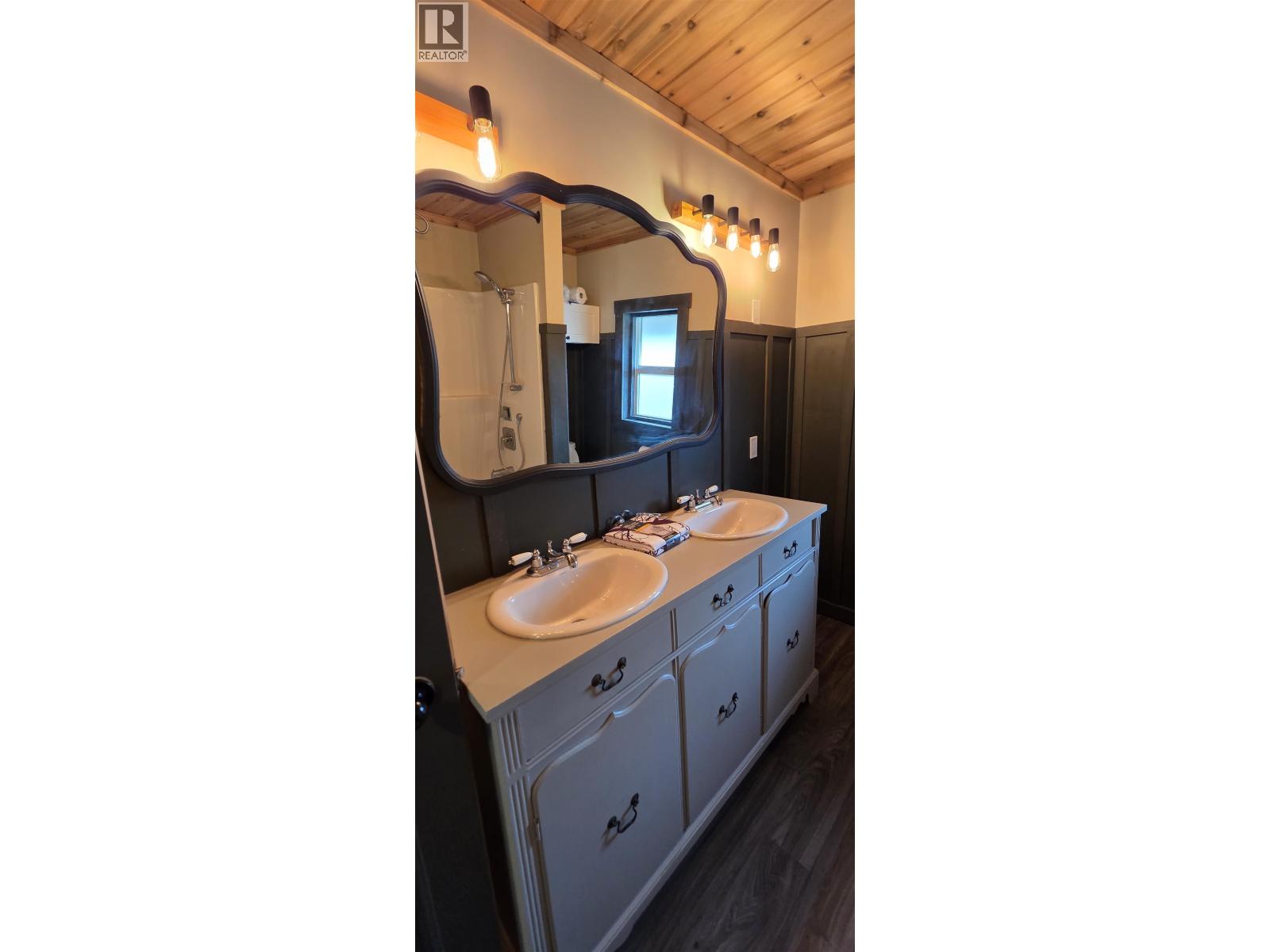 7058 93 Mile Loop Road, 100 Mile House, British Columbia  V0K 2E2 - Photo 19 - R3123106