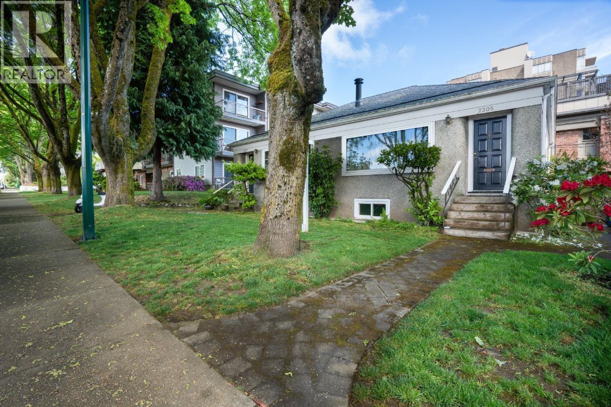 2305 W 3rd Avenue, Vancouver, British Columbia  V6K 1L6 - Photo 2 - R3067479