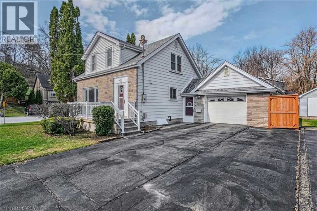19 LYNDSAY Street, Brantford, Ontario