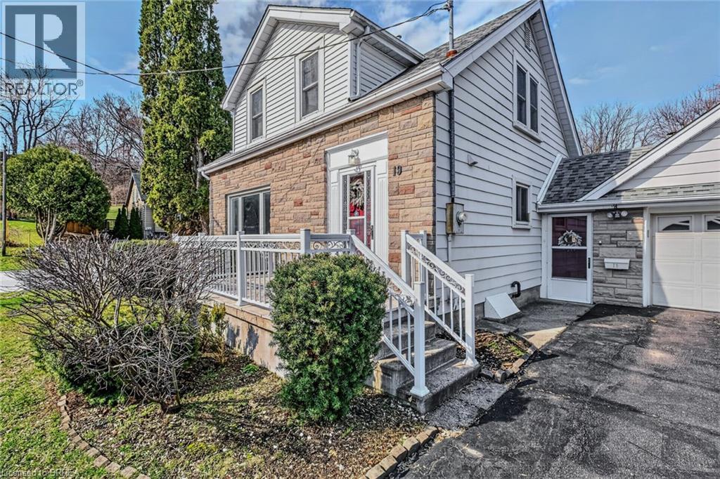 19 Lyndsay Street, Brantford, Ontario  N3T 2C5 - Photo 2 - 40815824