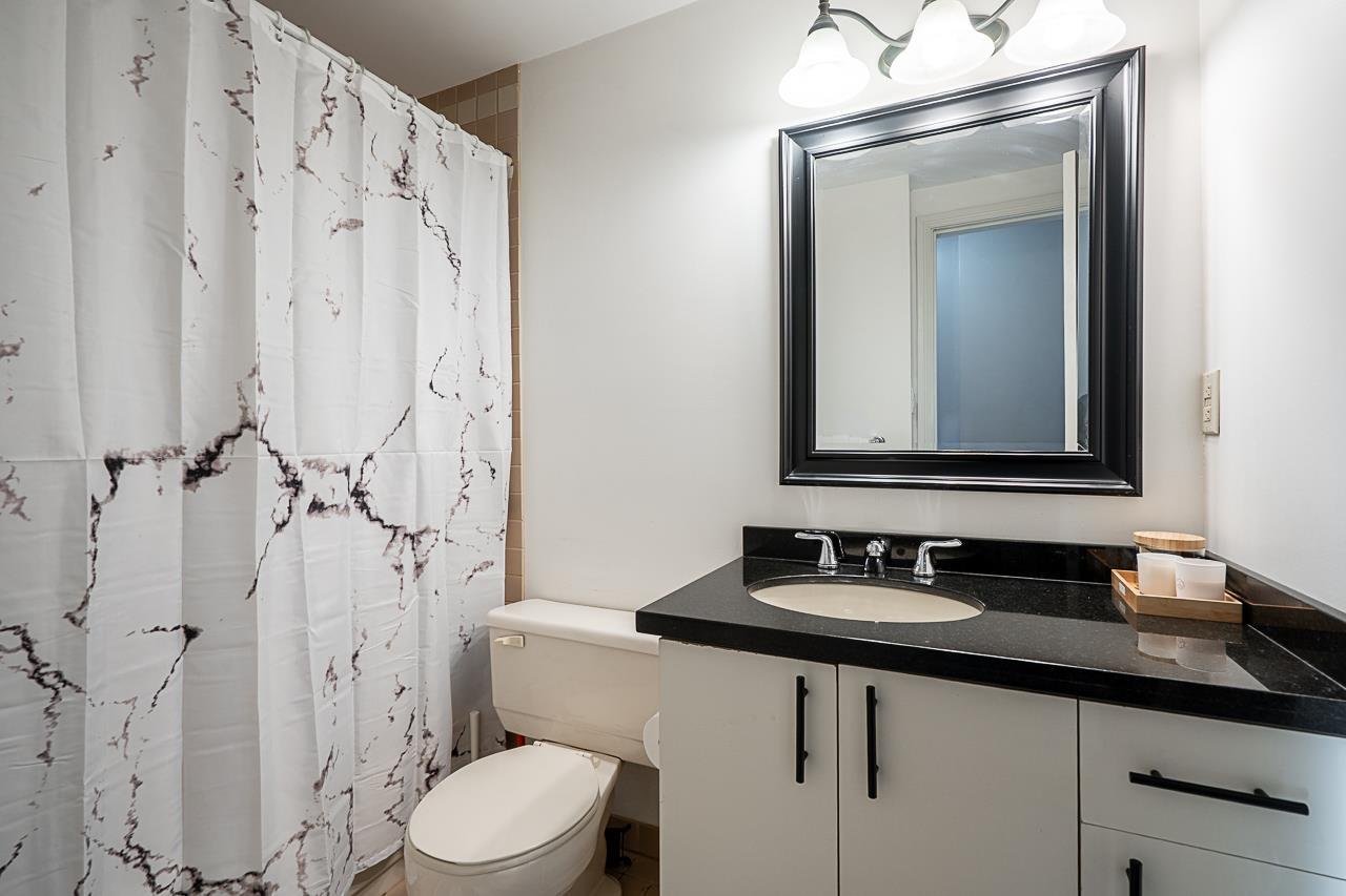 313 1830 E Southmere Crescent, Surrey, British Columbia  V4A 9C2 - Photo 17 - R3095099