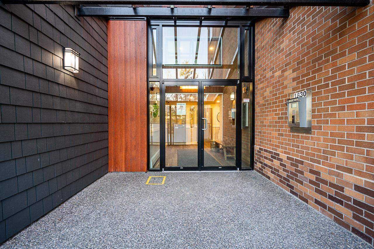 313 1830 E Southmere Crescent, Surrey, British Columbia  V4A 9C2 - Photo 29 - R3095099
