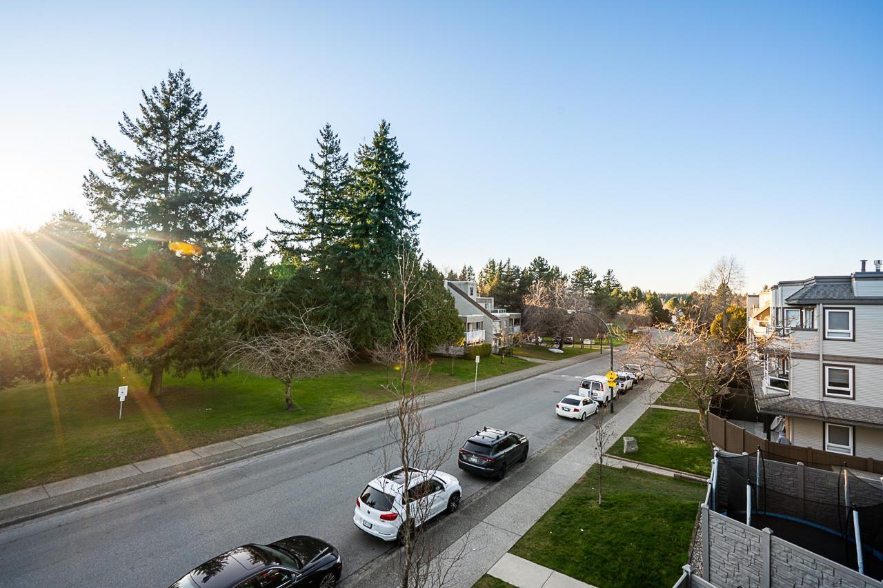 313 1830 E Southmere Crescent, Surrey, British Columbia  V4A 9C2 - Photo 25 - R3095099
