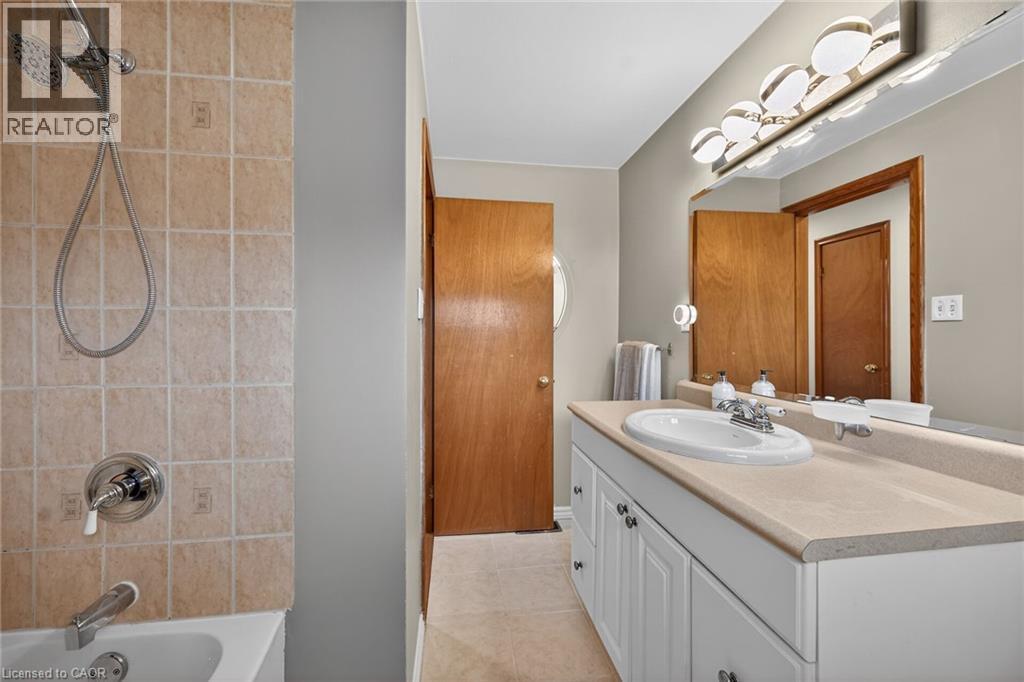 210 Columbia Drive, Hamilton, Ontario  L9C 3Y6 - Photo 26 - 40822775