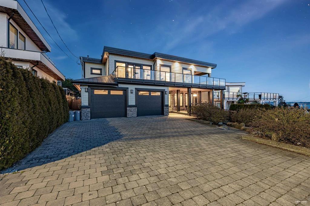 1040 Lee Street, White Rock, British Columbia  V4B 4P1 - Photo 2 - R3112696