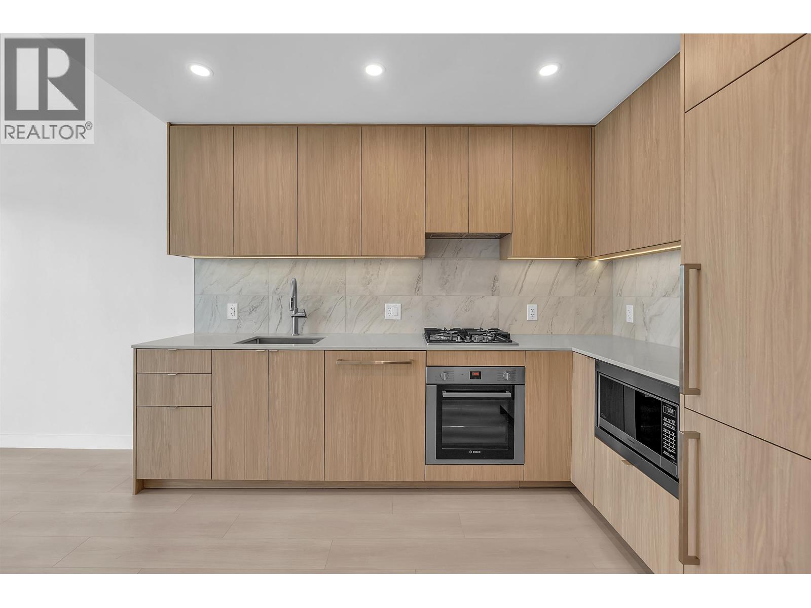 1401 626 Claremont Street, Coquitlam, British Columbia  V3J 0T1 - Photo 3 - R3115841