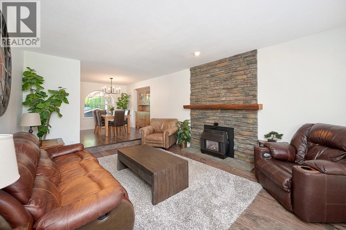 21469 126 Avenue, Maple Ridge, British Columbia  V4R 2H4 - Photo 2 - R3117980